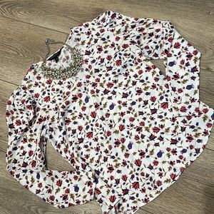 Banana Republic Petite Small puff sleeve flower blouse. Feels silky